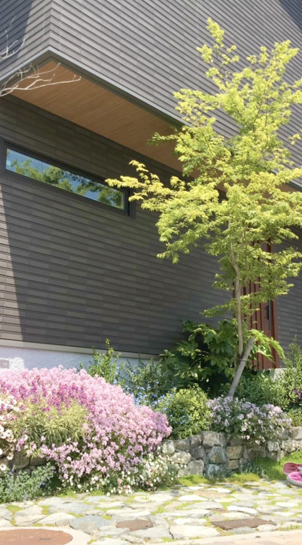 さくらガーデン-お花と樹木が溶け込むお庭